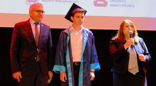 Eskişehir'in yeni okulu ilk mezunlarını verdi