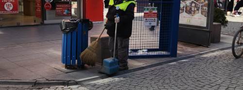 Eskişehir işlek caddelerinde temizlik mesaisi sürüyor