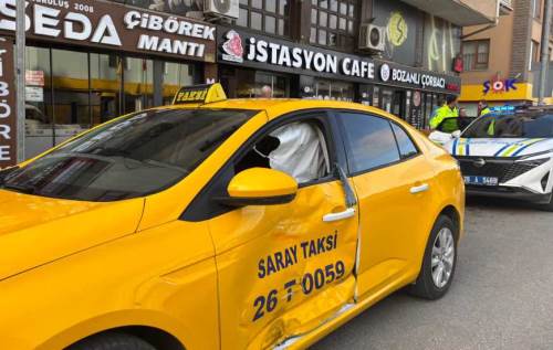 Eskişehir İstasyon Caddesi’nde kaza: Trafik kısa süreliğine durdu