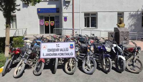 Eskişehir jandarması, kaçak motosikletlere geçit vermedi