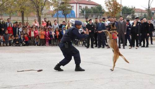 Eskişehir jandarmasından ilkokul ve huzurevi ziyareti