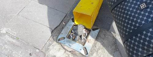 Eskişehir kaldırımında tehlikeli engel!