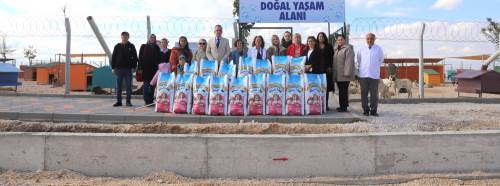 Eskişehir Kent Konseyi'nden hayvanlar için dev mama bağışı!