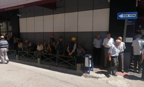 Eskişehir Kent Lokantası'ndaki kuyruklar her geçen gün uzuyor!