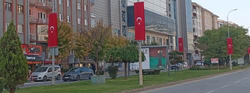 Eskişehir kırmızı beyaza büründü: Bayram heyecanı başladı