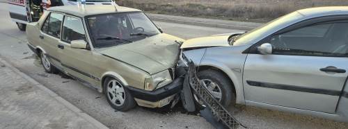 Eskişehir korkunç kaza: İki araç birbirine girdi!