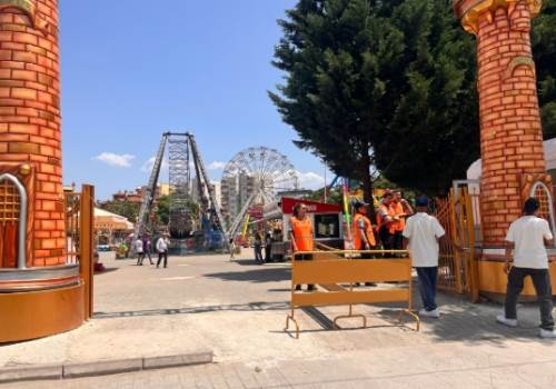 Eskişehir lunaparkta eğleniyor
