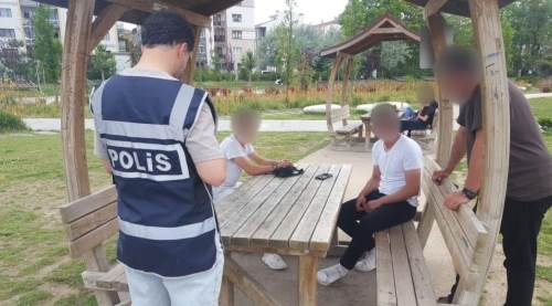 Eskişehir Millet Bahçesi'nde şüpheli şahıslara denetim