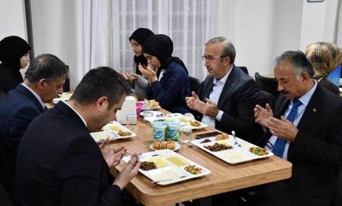 Eskişehir Milli Eğitim Müdürü, öğrencilerle iftar sofrasında buluştu