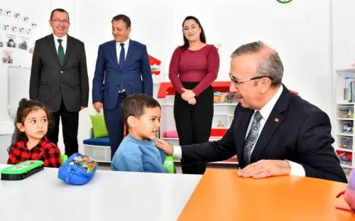 Eskişehir Milli Eğitim Müdürü Sinan Aydın’dan miniklere moral ziyareti