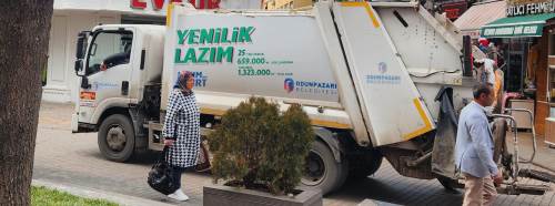 Eskişehir Odunpazarı Belediyesi işlek caddelerde temizlik çalışmalarını artırdı!