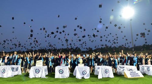 Eskişehir Osmangazi Üniversitesi'nde mezuniyet coşkusu