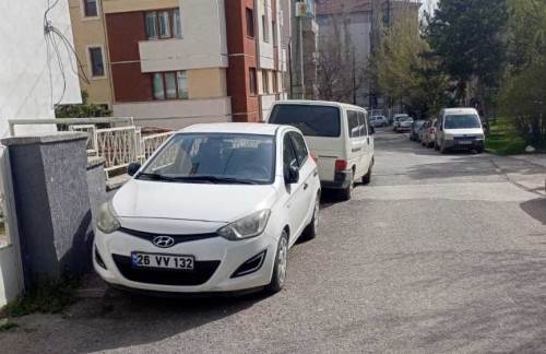 Eskişehir park sorunu: Araçlar kaldırımlara taştı