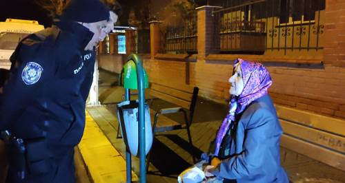 Eskişehir polisinin zorlu imtihanı: Yaşlı kadın gece boyunca... 