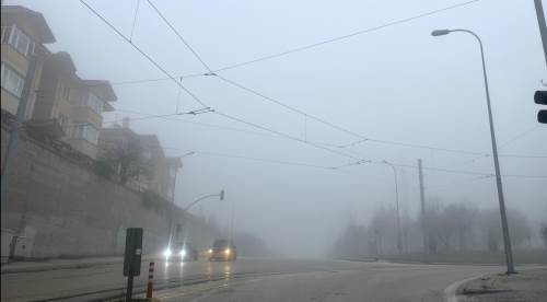 Eskişehir sabaha sisle uyandı: Görüş mesafesi metrelerce düştü!