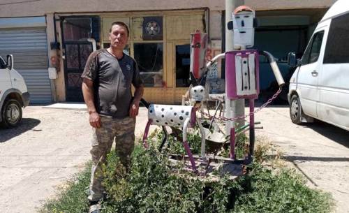 Eskişehir sanayisinde ilgi çeken hurda heykeli!