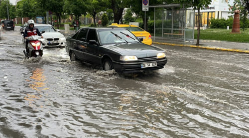 Eskişehir seçim günü yağmura teslim oldu