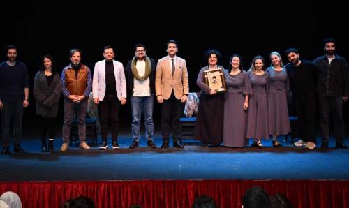 Eskişehir Şehir Tiyatrolarının sevilen oyunu Balıkesir'de de çok beğenildi