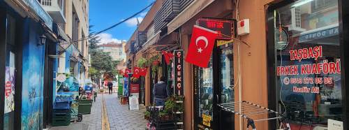 Eskişehir şehitler için tek yürek oldu: Dükkanlar bayraklarla donatıldı!