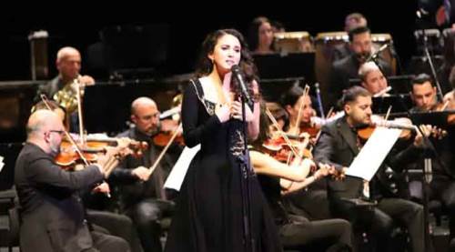 Eskişehir Senfoni Orkestrası'yla Karsu'dan görkemli konser