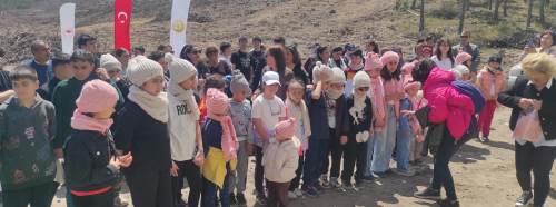 Eskişehir Şeyitgazi'de çocuklar 1000 fidan dikti