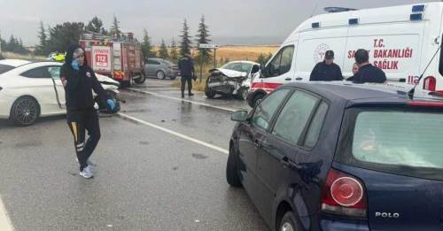 Eskişehir Sivrihisar’da zincirleme kaza: 2’si ağır 6 yaralı