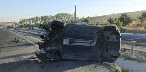 Eskişehir Sivrihisar yolunda otomobil yan yattı! 1 kişi yaralandı