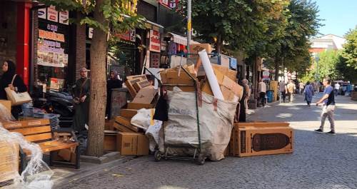 Eskişehir sokaklarında karton mesaisi