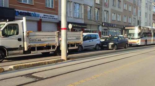 Eskişehir trafiğini kilitleyen zincirleme kaza 
