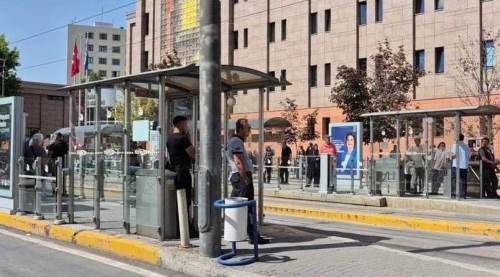 Eskişehir tramvay durağında kan aktı: "Ablamın namusunu çöpte mi buldum?"
