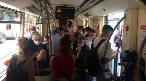 Eskişehir tramvayında "virüs korkusuz" yolculuk