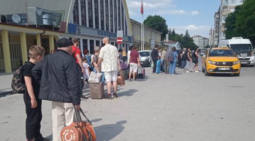 Eskişehir Tren Garı’nda bayram tatili göçü!