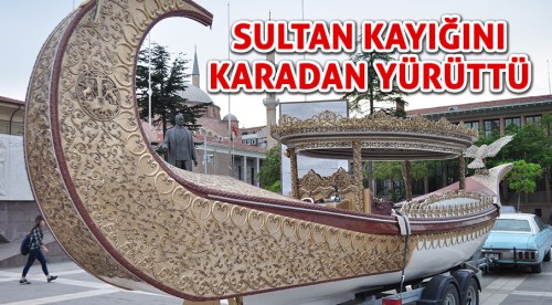 Eskişehir turizmi için kayığı karadan yürüttü