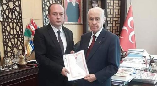 Eskişehir Ülkü Ocaklarının tapusu Bahçeli'ye sunuldu