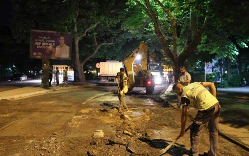 Eskişehir uyurken Büyükşehir gece mesaisinde