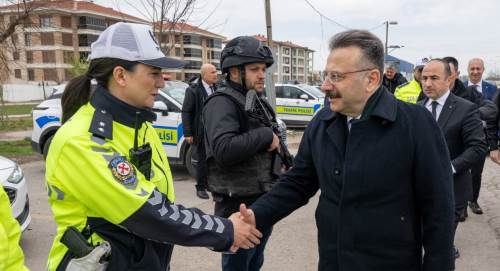 Eskişehir Valisi, görev başındaki polislerle bayramlaştı