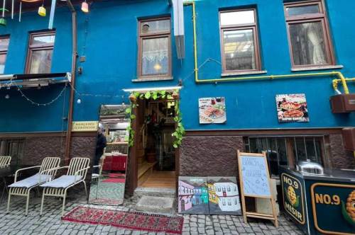 Eskişehir Valisi, işitme engelli genç girişimcinin kafesini ziyaret etti