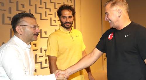 Eskişehir Valisi Aksoy, A Milli Futbol Takımı'nı ziyaret etti