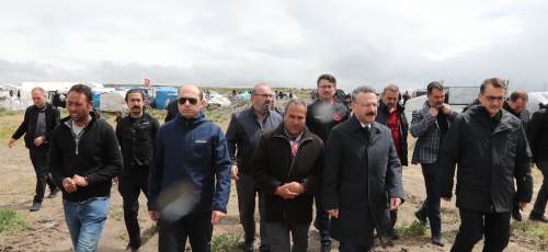 Eskişehir Valisi Aksoy, doludan etkilenen bölgeleri ziyaret etti