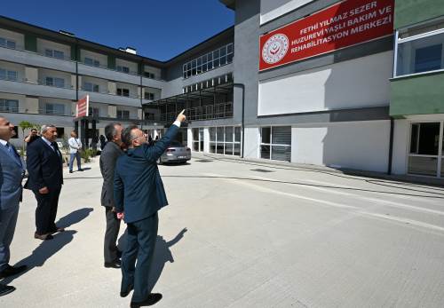 Eskişehir Valisi Aksoy, Yaşlı Bakım ve Rehabilitasyon Merkezi’ni inceledi