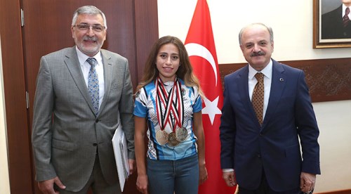 Eskişehir Valisi Çakacak milli sporcuyu kabul etti