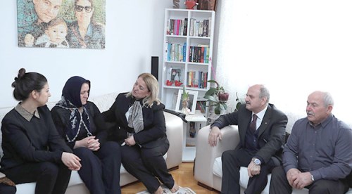 Eskişehir Valisi Çakacak şehit ailesini ziyaret etti
