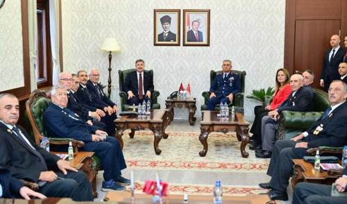 Eskişehir Valisi Erdinç Yılmaz, gazileri makamında ağırladı