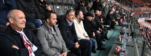 Eskişehir Valisi Erdinç Yılmaz’dan Eskişehirspor’a tribün desteği