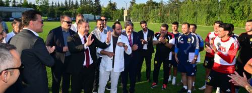 Eskişehir Valisi Erdinç Yılmaz ve Nebi Hatipoğlu'ndan Eskişehirspor'a ziyaret