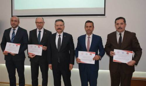 Eskişehir Valisi hak sahiplerine belgelerini verdi