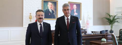 Eskişehir Valisi Hüseyin Aksoy yeni atanan Sağlık Bakanı Memişoğlu’nu ziyaret etti