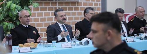 Eskişehir Valisi jandarma ekipleriyle iftar yaptı