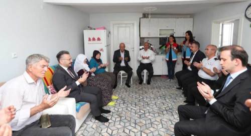 Eskişehir Valisi şehit ailesine ziyarette bulundu