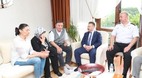 Eskişehir Valisi uçak kazasında şehit düşen pilotun ailesini ziyaret etti